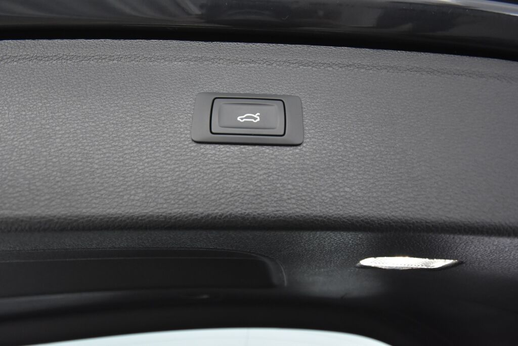 Audi Q5 2023 Business Advanced Launch Edition 40 TDI 150 kW MHEV quattro S tronic / Kamera / Webasto / Koukku / Acc / Matrix LED