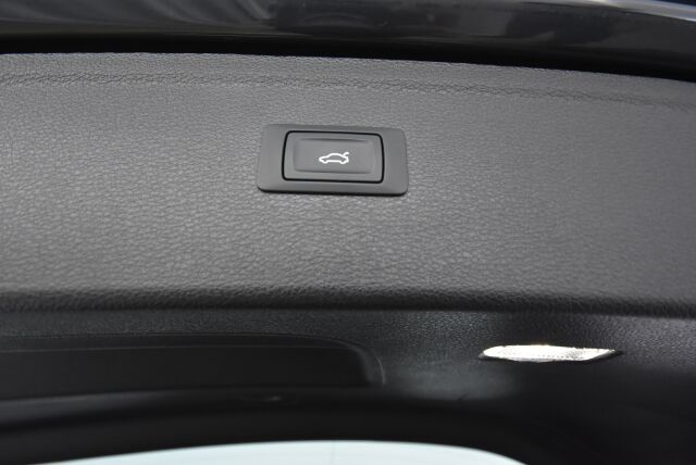 Audi Q5 2023 Business Advanced Launch Edition 40 TDI 150 kW MHEV quattro S tronic / Kamera / Webasto / Koukku / Acc / Matrix LED