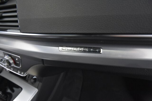 Audi Q5 2023 Business Advanced Launch Edition 40 TDI 150 kW MHEV quattro S tronic / Kamera / Webasto / Koukku / Acc / Matrix LED