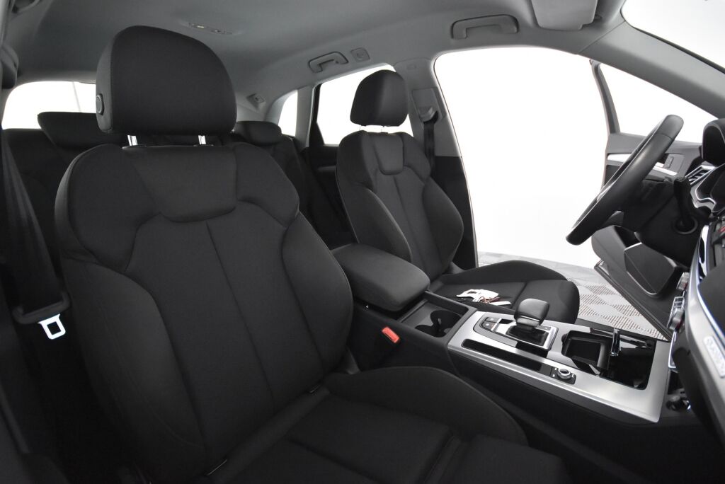 Audi Q5 2023 Business Advanced Launch Edition 40 TDI 150 kW MHEV quattro S tronic / Kamera / Webasto / Koukku / Acc / Matrix LED