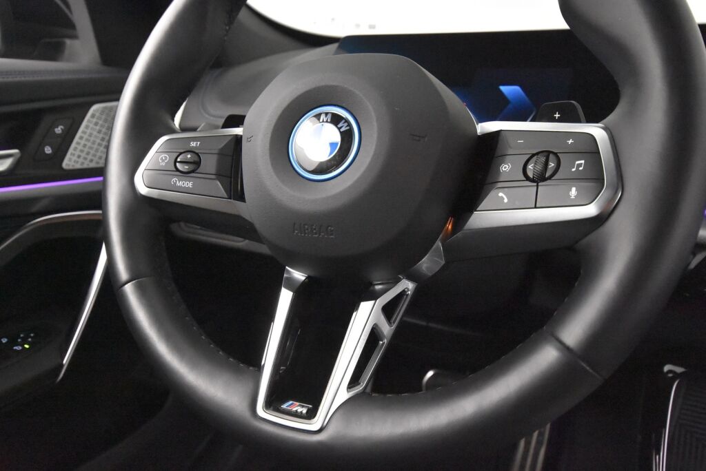 BMW X1 2023 U11 25e xDrive Charged Edition /  M Sport / Vetokoukku / Harman & Kardon / Led-ajovalot / Perutuuskamera