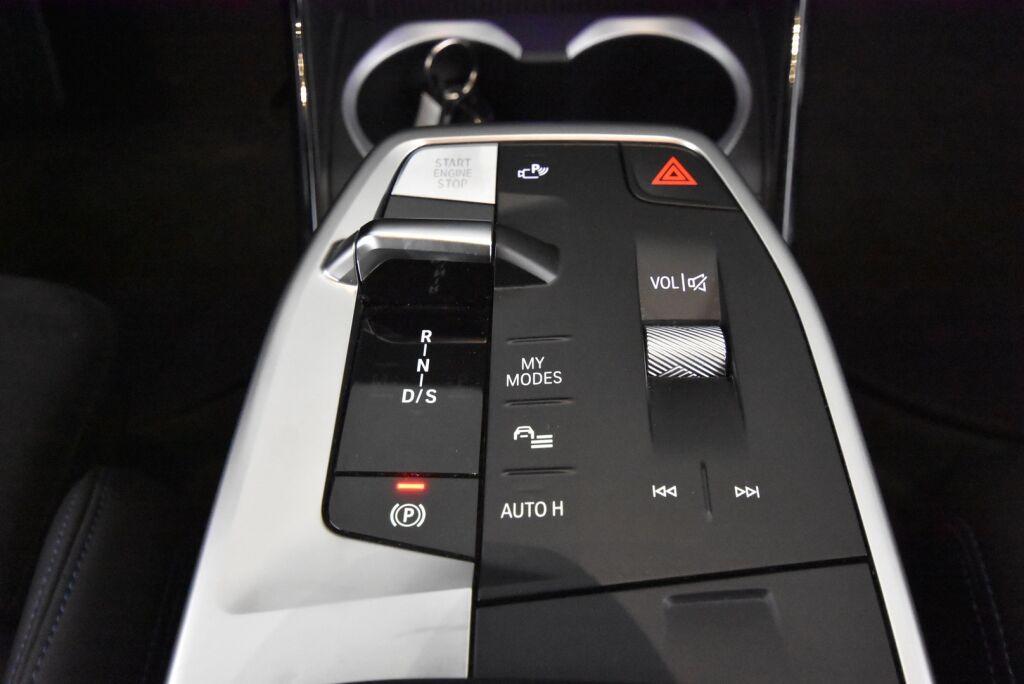 BMW X1 2023 U11 25e xDrive Charged Edition /  M Sport / Vetokoukku / Harman & Kardon / Led-ajovalot / Perutuuskamera