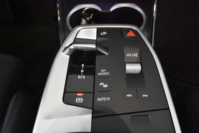 BMW X1 2023 U11 25e xDrive Charged Edition /  M Sport / Vetokoukku / Harman & Kardon / Led-ajovalot / Perutuuskamera