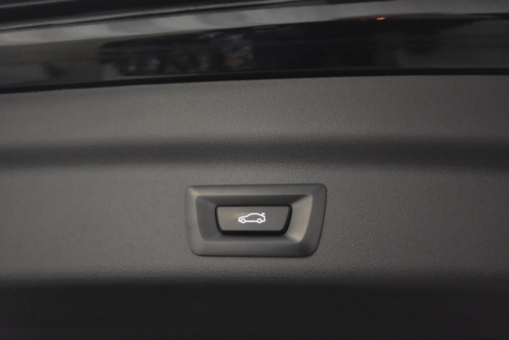 BMW X1 2023 U11 25e xDrive Charged Edition /  M Sport / Vetokoukku / Harman & Kardon / Led-ajovalot / Perutuuskamera
