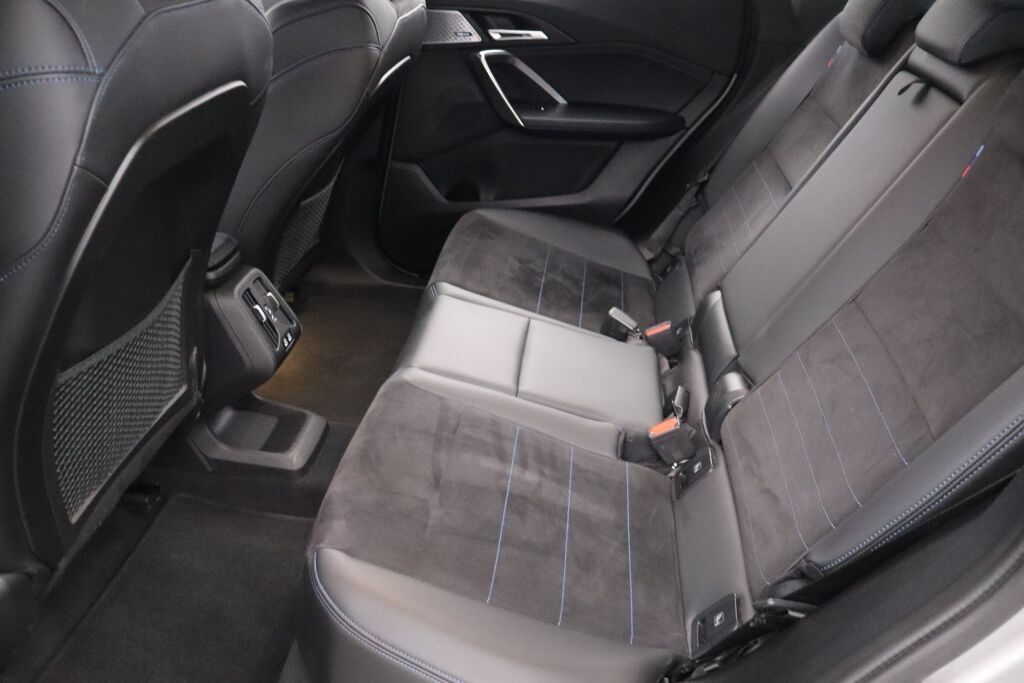 BMW X1 2023 U11 25e xDrive Charged Edition M Sport / ALV / Suomiauto / Sähkökoukku / H&K / P.kamera / Lämpöratti / Sport-penkit