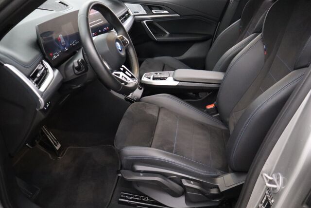 BMW X1 2023 U11 25e xDrive Charged Edition M Sport / ALV / Suomiauto / Sähkökoukku / H&K / P.kamera / Lämpöratti / Sport-penkit