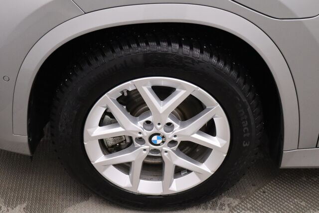 BMW X1 2023 U11 25e xDrive Charged Edition M Sport / ALV / Suomiauto / Sähkökoukku / H&K / P.kamera / Lämpöratti / Sport-penkit
