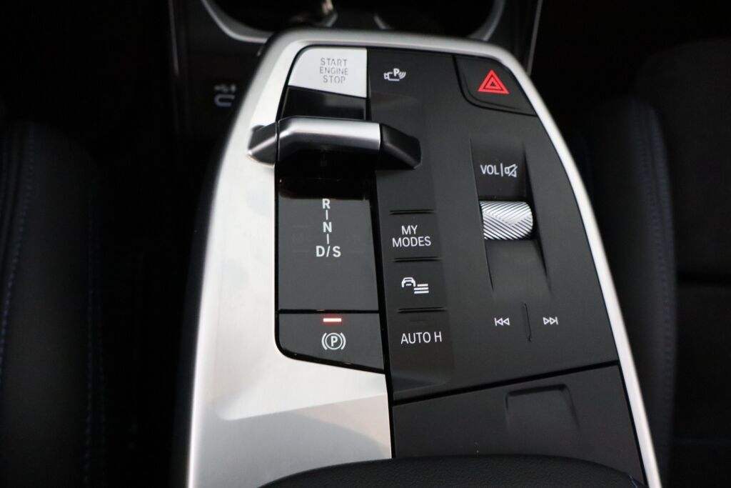 BMW X1 2023 U11 25e xDrive Charged Edition M Sport / ALV / Suomiauto / Sähkökoukku / H&K / P.kamera / Lämpöratti / Sport-penkit