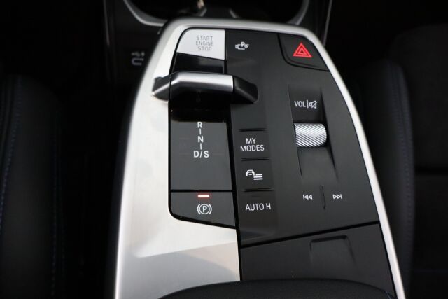 BMW X1 2023 U11 25e xDrive Charged Edition M Sport / ALV / Suomiauto / Sähkökoukku / H&K / P.kamera / Lämpöratti / Sport-penkit