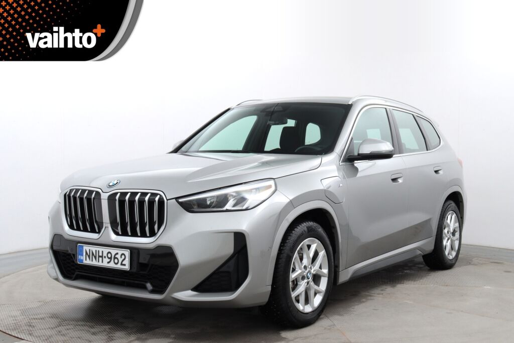 BMW X1 2023 U11 25e xDrive Charged Edition M Sport / ALV / Suomiauto / Sähkökoukku / H&K / P.kamera / Lämpöratti / Sport-penkit