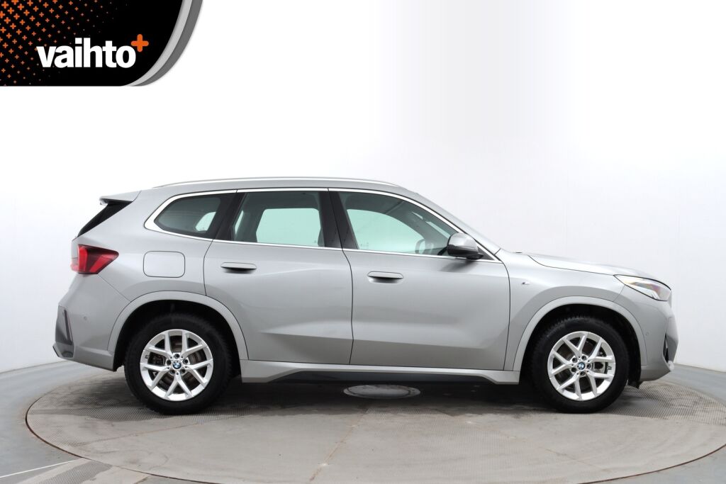 BMW X1 2023 U11 25e xDrive Charged Edition M Sport / ALV / Suomiauto / Sähkökoukku / H&K / P.kamera / Lämpöratti / Sport-penkit