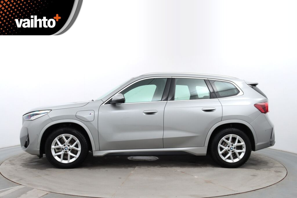 BMW X1 2023 U11 25e xDrive Charged Edition M Sport / ALV / Suomiauto / Sähkökoukku / H&K / P.kamera / Lämpöratti / Sport-penkit
