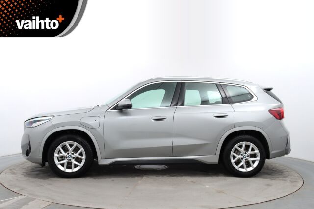 BMW X1 2023 U11 25e xDrive Charged Edition M Sport / ALV / Suomiauto / Sähkökoukku / H&K / P.kamera / Lämpöratti / Sport-penkit