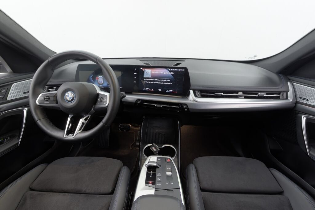 BMW X1 2023 U11 25e xDrive Charged Edition M Sport / ALV / Suomiauto / Sähkökoukku / H&K / P.kamera / Lämpöratti / Sport-penkit