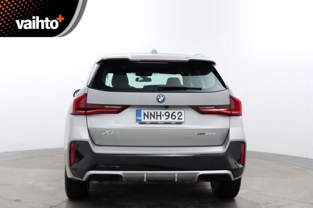 BMW X1 2023 U11 25e xDrive Charged Edition M Sport / ALV / Suomiauto / Sähkökoukku / H&K / P.kamera / Lämpöratti / Sport-penkit