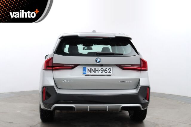 BMW X1 2023 U11 25e xDrive Charged Edition M Sport / ALV / Suomiauto / Sähkökoukku / H&K / P.kamera / Lämpöratti / Sport-penkit
