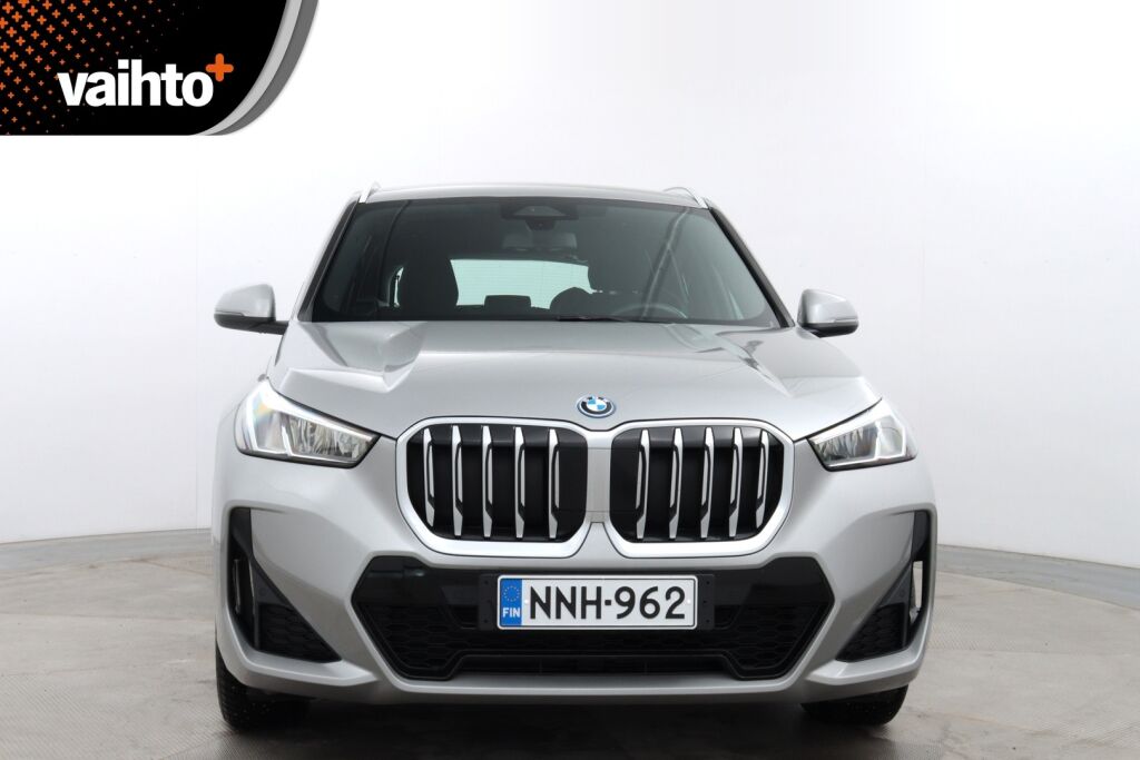 BMW X1 2023 U11 25e xDrive Charged Edition M Sport / ALV / Suomiauto / Sähkökoukku / H&K / P.kamera / Lämpöratti / Sport-penkit