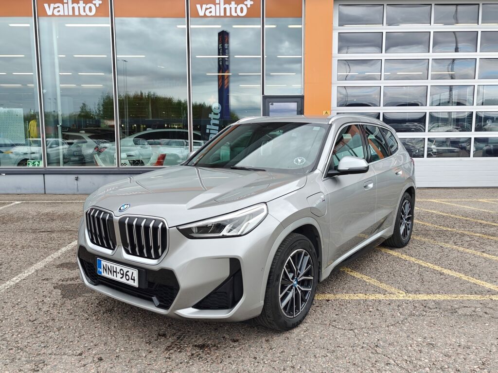 BMW X1 2023 U11 25e xDrive Charged Edition M Sport / ALV / Suomiauto / Sähkökoukku / H&K / P.kamera / Lämpöratti / Sport-penkit