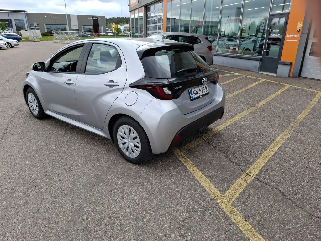 Toyota Yaris 2023 1,5 Hybrid Active / Adapt.Vakkari / Kaistavahti / Navi / P.Kamera / Keyless Go /