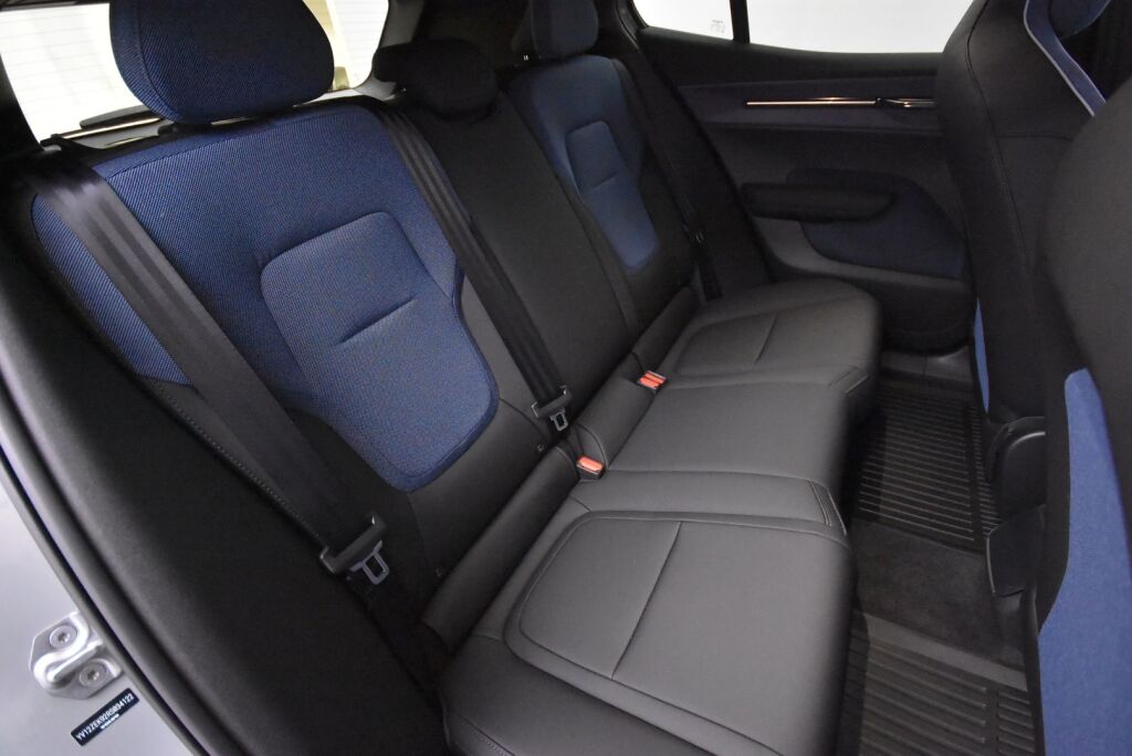 Volvo EX30 2024 Twin Performance Plus / BLIS / Pilot Assist / Harman Kardon / Suomiauto / - RAHOITUS TÄHÄN AUTOON VAIN 3.99% - 