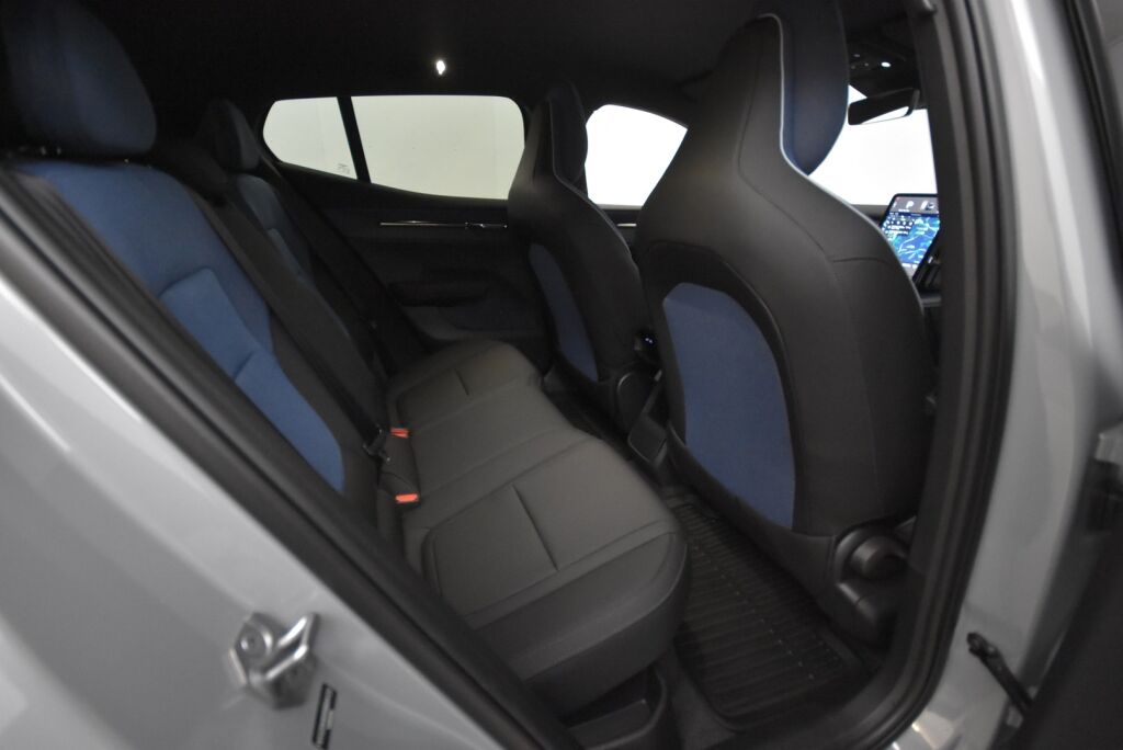 Volvo EX30 2024 Twin Performance Plus / BLIS / Pilot Assist / Harman Kardon / Suomiauto / - RAHOITUS TÄHÄN AUTOON VAIN 3.99% - 