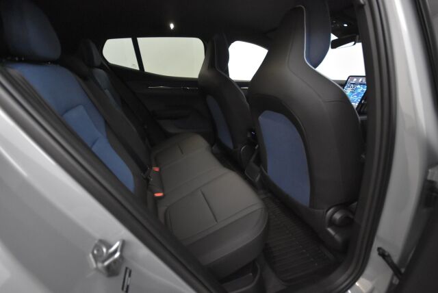 Volvo EX30 2024 Twin Performance Plus / BLIS / Pilot Assist / Harman Kardon / Suomiauto / - RAHOITUS TÄHÄN AUTOON VAIN 3.99% - 