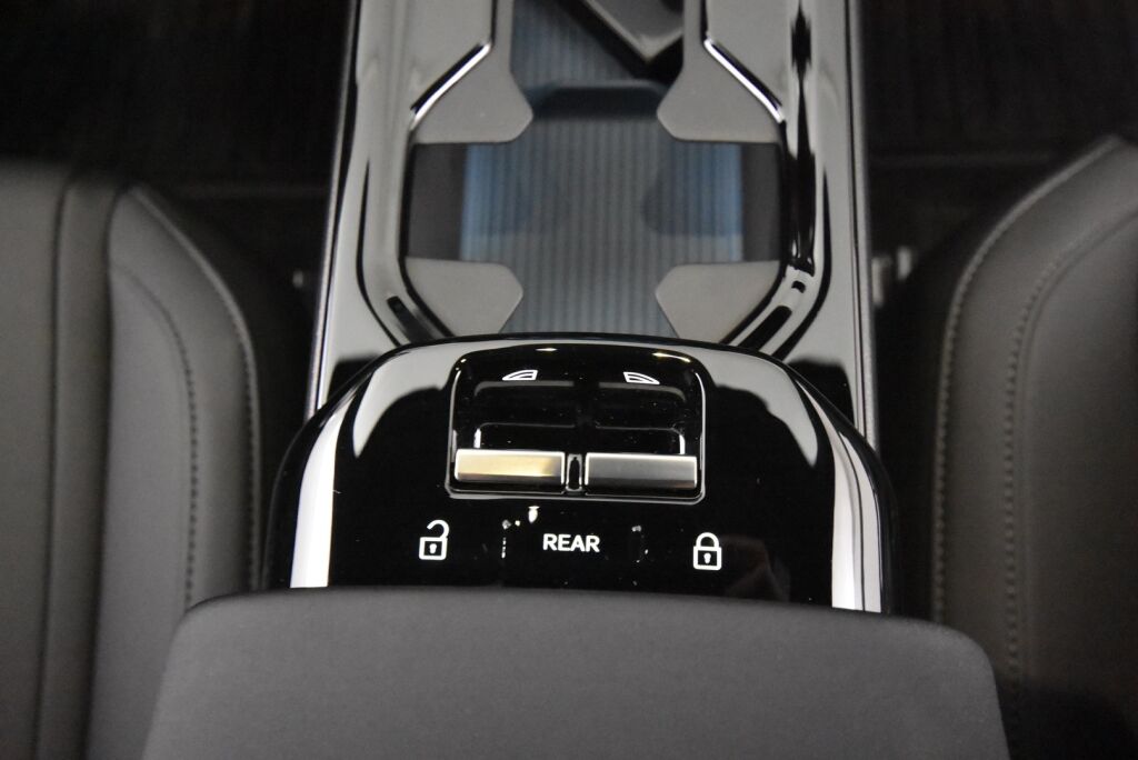 Volvo EX30 2024 Twin Performance Plus / BLIS / Pilot Assist / Harman Kardon / Suomiauto / - RAHOITUS TÄHÄN AUTOON VAIN 3.99% - 