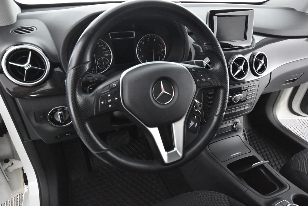 Mercedes-Benz B 2013 200 BE A Premium Business / Kaistavahti / Navigointi / Lohkolämmitin / Suomiauto