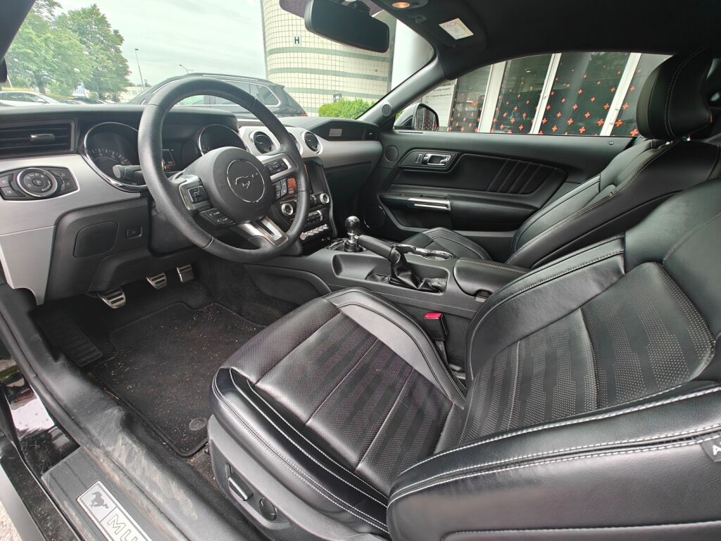 Ford Mustang 2016 5,0 V8 GT 418hv M6 Fastback / Performance Pack / Shaker Pro / Imastoidut istuimet / Huippusiisti