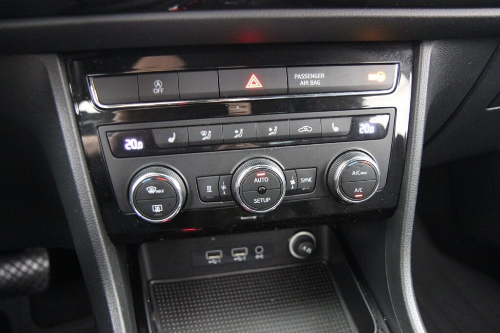 Seat Ateca 2017 1,4 TSI 150 ACT Xcellence DSG / Juuri huollettu / Kamera / Webasto / Kessy