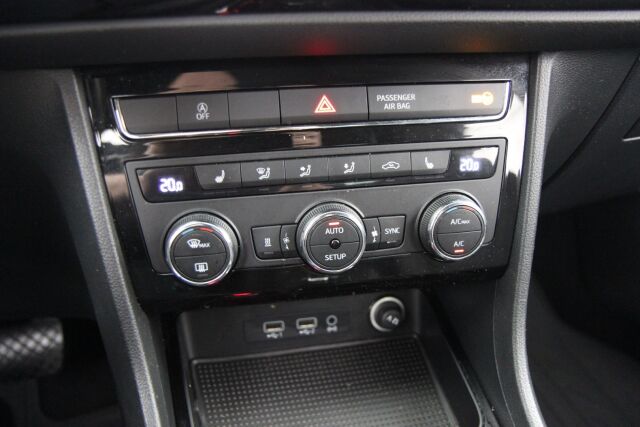 Seat Ateca 2017 1,4 TSI 150 ACT Xcellence DSG / Juuri huollettu / Kamera / Webasto / Kessy