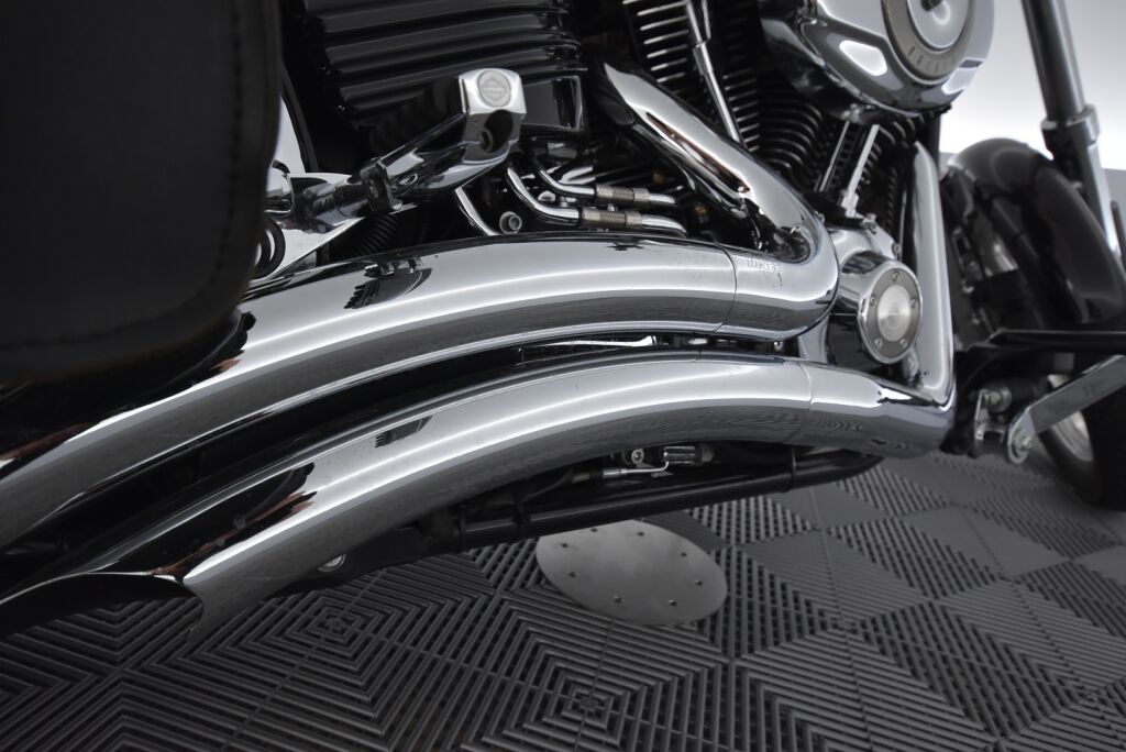 Harley-Davidson SOFTAIL 2009 Tyylikäs ja vähän ajettu FXCWC Rocker C / 1600cc moottori / Laukut / Lisäkromit /