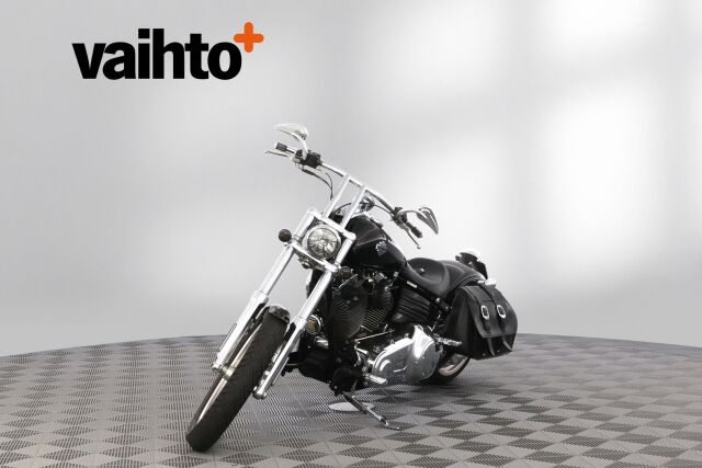 Harley-Davidson SOFTAIL 2009 Tyylikäs ja vähän ajettu FXCWC Rocker C / 1600cc moottori / Laukut / Lisäkromit /