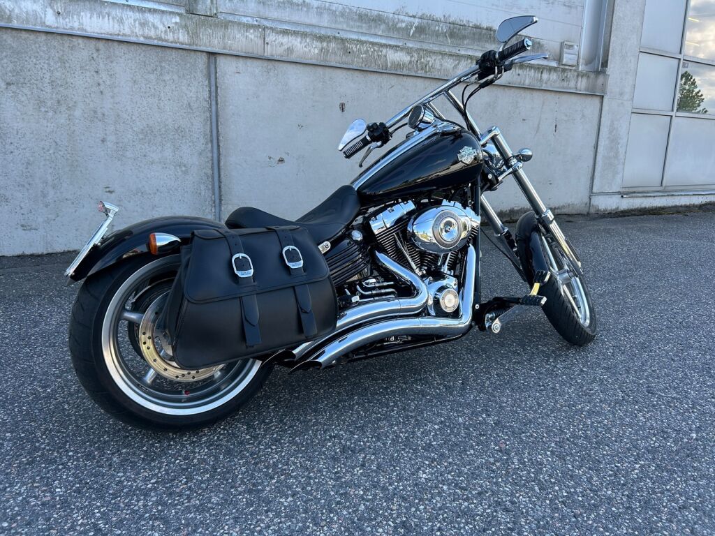 Harley-Davidson SOFTAIL 2009 Tyylikäs ja vähän ajettu FXCWC Rocker C / 1600cc moottori / Laukut / Lisäkromit /