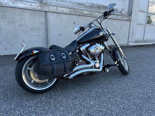 Harley-Davidson SOFTAIL 2009 Tyylikäs ja vähän ajettu FXCWC Rocker C / 1600cc moottori / Laukut / Lisäkromit /