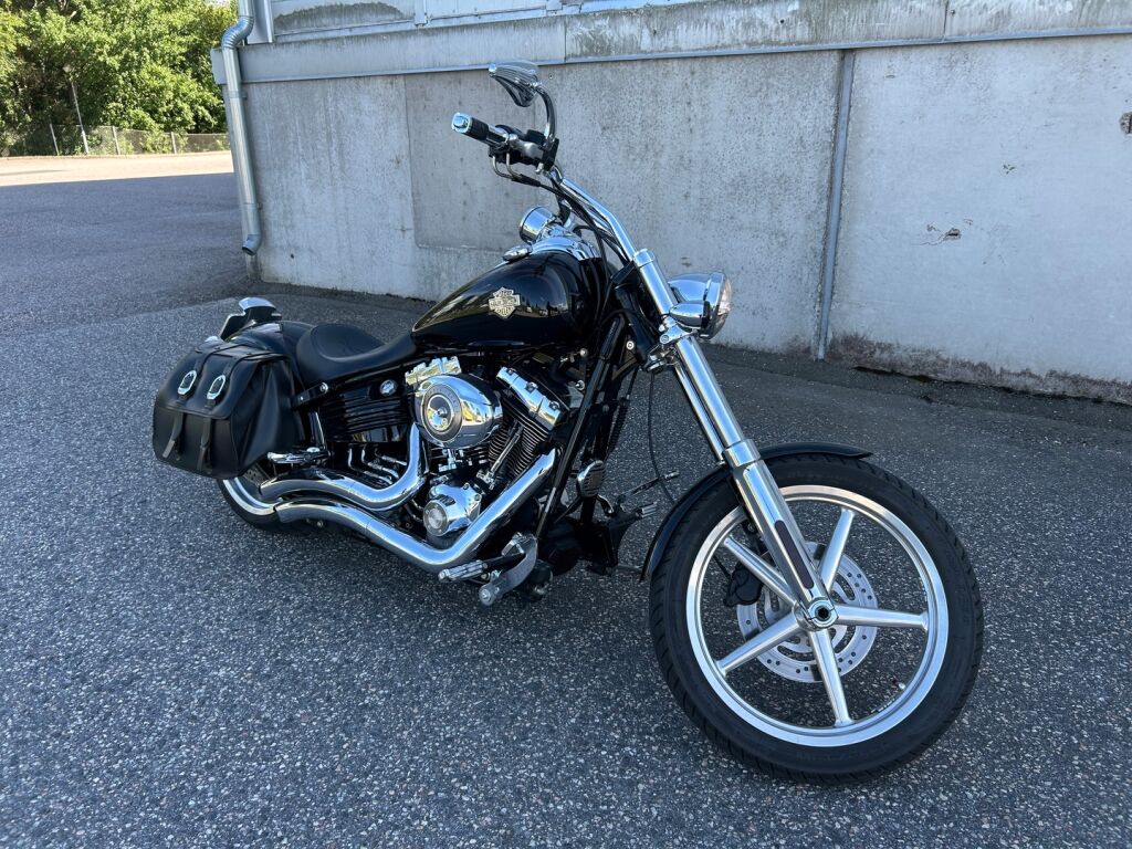 Harley-Davidson SOFTAIL 2009 Tyylikäs ja vähän ajettu FXCWC Rocker C / 1600cc moottori / Laukut / Lisäkromit /
