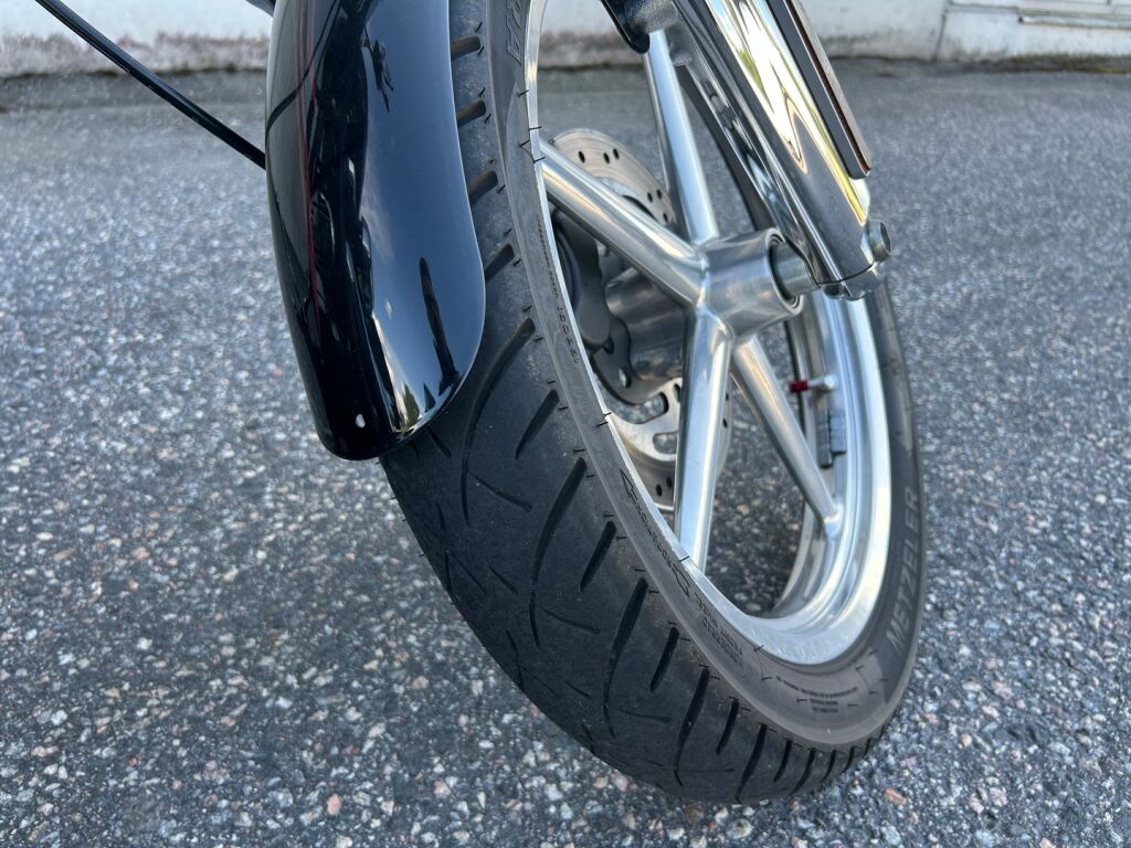 Harley-Davidson SOFTAIL 2009 Tyylikäs ja vähän ajettu FXCWC Rocker C / 1600cc moottori / Laukut / Lisäkromit /