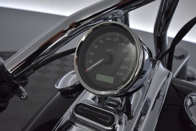 Harley-Davidson SOFTAIL 2009 Tyylikäs ja vähän ajettu FXCWC Rocker C / 1600cc moottori / Laukut / Lisäkromit /