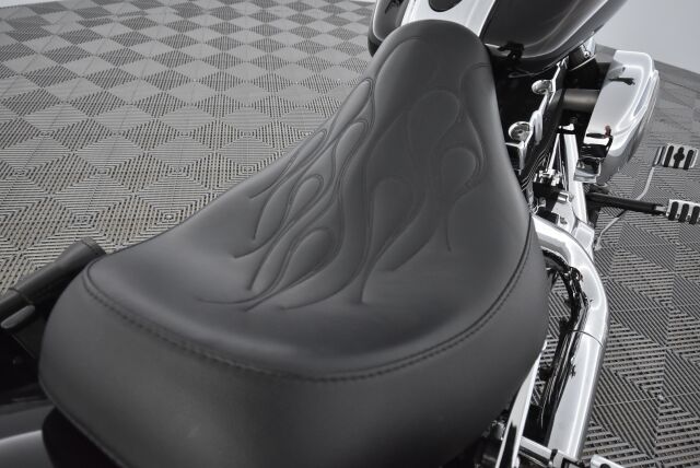 Harley-Davidson SOFTAIL 2009 Tyylikäs ja vähän ajettu FXCWC Rocker C / 1600cc moottori / Laukut / Lisäkromit /