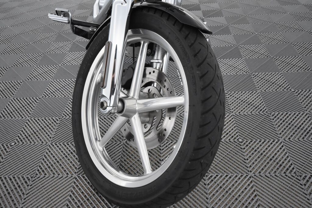 Harley-Davidson SOFTAIL 2009 Tyylikäs ja vähän ajettu FXCWC Rocker C / 1600cc moottori / Laukut / Lisäkromit /