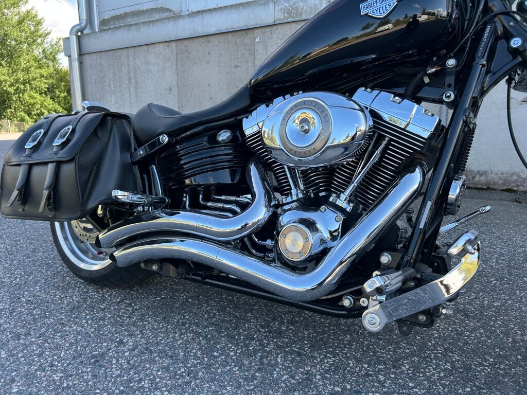 Harley-Davidson SOFTAIL 2009 Tyylikäs ja vähän ajettu FXCWC Rocker C / 1600cc moottori / Laukut / Lisäkromit /