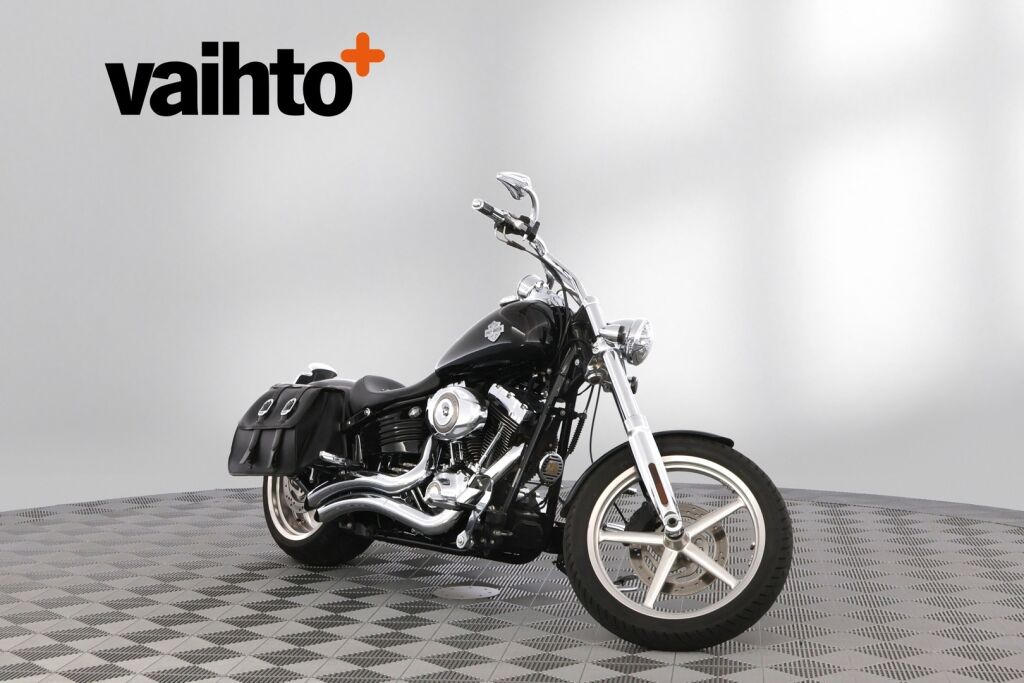 Harley-Davidson SOFTAIL 2009 Tyylikäs ja vähän ajettu FXCWC Rocker C / 1600cc moottori / Laukut / Lisäkromit /
