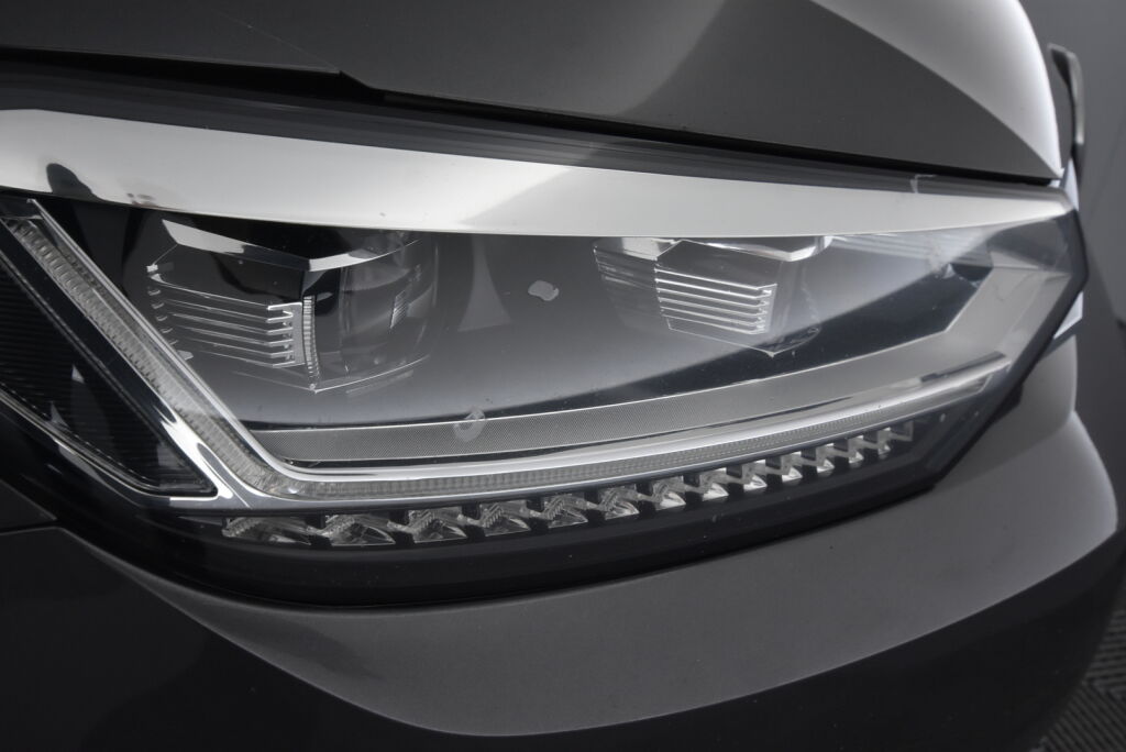 Volkswagen Touran 2016 Highline 2,0 TDI 110 kW (150 hv) DSG-automaatti / 7-Paikkainen/ Panoraama/ Adaptiivinen vakionopeussäädin/ Kamera