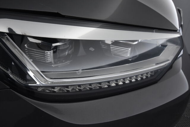 Volkswagen Touran 2016 Highline 2,0 TDI 110 kW (150 hv) DSG-automaatti / 7-Paikkainen/ Panoraama/ Adaptiivinen vakionopeussäädin/ Kamera