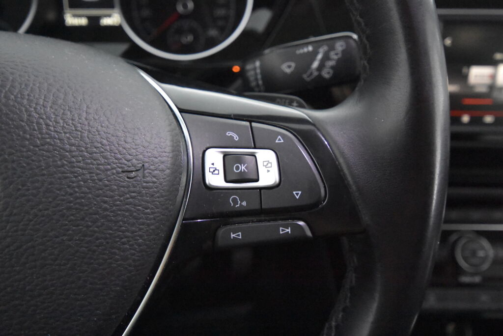 Volkswagen Touran 2016 Highline 2,0 TDI 110 kW (150 hv) DSG-automaatti / 7-Paikkainen/ Panoraama/ Adaptiivinen vakionopeussäädin/ Kamera