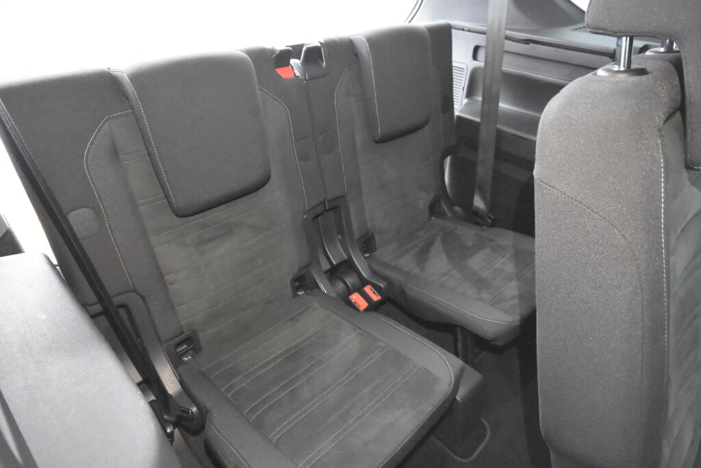 Volkswagen Touran 2016 Highline 2,0 TDI 110 kW (150 hv) DSG-automaatti / 7-Paikkainen/ Panoraama/ Adaptiivinen vakionopeussäädin/ Kamera