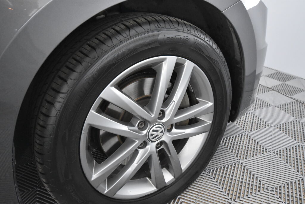Volkswagen Touran 2016 Highline 2,0 TDI 110 kW (150 hv) DSG-automaatti / 7-Paikkainen/ Panoraama/ Adaptiivinen vakionopeussäädin/ Kamera