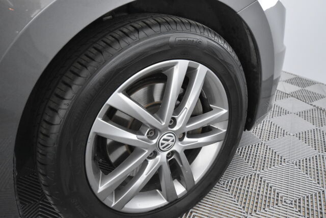 Volkswagen Touran 2016 Highline 2,0 TDI 110 kW (150 hv) DSG-automaatti / 7-Paikkainen/ Panoraama/ Adaptiivinen vakionopeussäädin/ Kamera