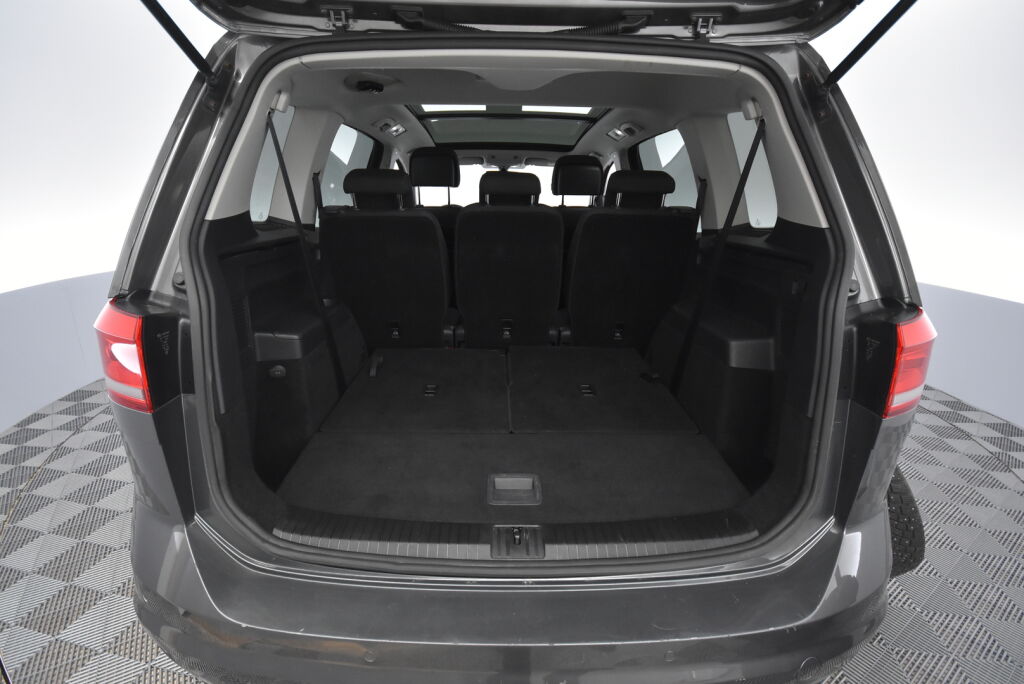 Volkswagen Touran 2016 Highline 2,0 TDI 110 kW (150 hv) DSG-automaatti / 7-Paikkainen/ Panoraama/ Adaptiivinen vakionopeussäädin/ Kamera