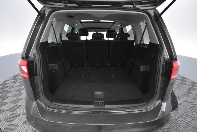Volkswagen Touran 2016 Highline 2,0 TDI 110 kW (150 hv) DSG-automaatti / 7-Paikkainen/ Panoraama/ Adaptiivinen vakionopeussäädin/ Kamera
